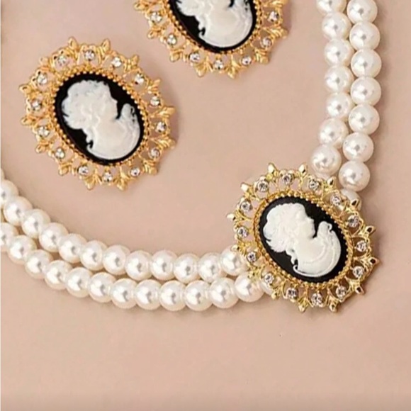 Elegant Pearl Cameo Necklace and Earring Set nwt - Picture 3 of 7